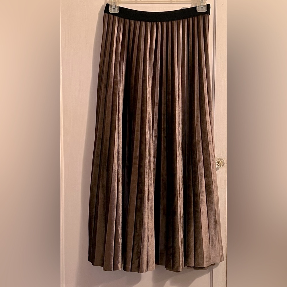 Taupe velvet skirt